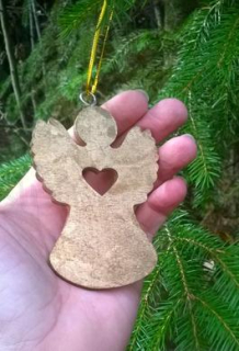 Dřevěné výřezy - závěsná ozdoba anděl zlatý (V188)