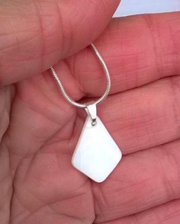 Minerální přírodní perleťový náhrdelník kosočtverec (X1774)