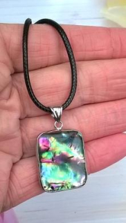 Náhrdelník s přívěškem přírodní mušle Paua oboustranná (X1775)