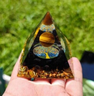 Orgonitová pyramida - Noční obloha tygří oko se šungitem a strom života 5,6 x 5,2 cm (PP175)