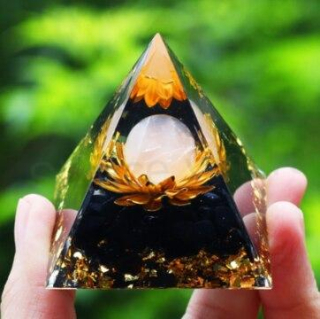 Orgonitová pyramida - Květ zrození - lotosový květ 5,7 x 5 cm (PP180)