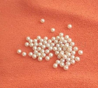 Skleněné voskované perle 4 mm – krémové (AC363)