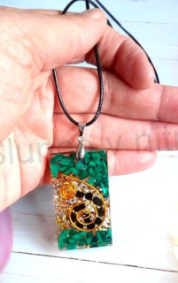 Orgonitový přívěšek malachit, turmalín a spirálky (PP184)
