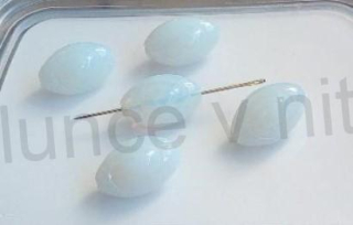 Skleněný korálek tvarovaný 18,2 x 11,4 mm (AC410)