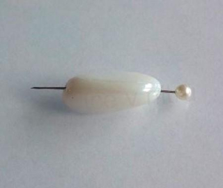 Skleněný tvarovaný korálek 24 x 12,2 mm (AC616)