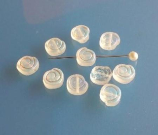 Skleněný tvarovaný korálek šnek 9,5 x 8,5 mm - 10 kusů (AC618)
