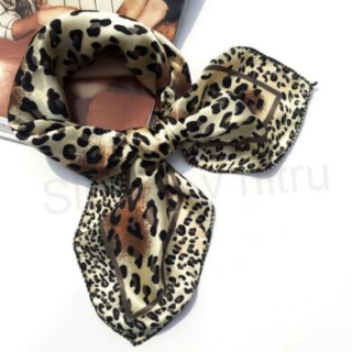 Dámský vzorovaný hedvabný šátek (H45)