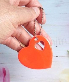 Klíčenka reflexní, fosforové srdce oranžové (E891)