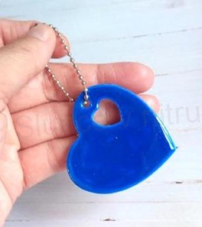 Klíčenka reflexní, fosforové srdce modré (E895)