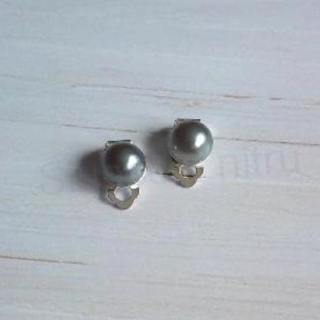 Náušnice klipsy s perleťovou perlou tmavě šedé 10 mm (BB819)