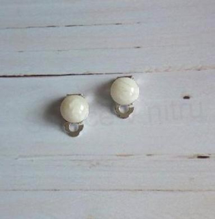 Náušnice klipsy bilé světlé (BB820)