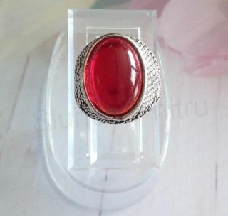 Ozdobný prsten s červeným kamenem (BP471)