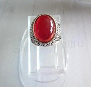 Ozdobný keltský prsten s červeným kamenem (BP473)