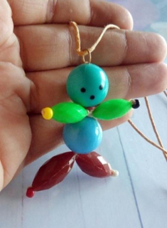 Šňůrkový náhrdelník s přívěskem panáček (BD873)