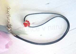 Šňůrkový náhrdelník s přívěskem pandora tlapka červená (BD879)