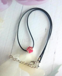 Šňůrkový náhrdelník s přívěskem pandora tlapka tmavě růžová (BD881)