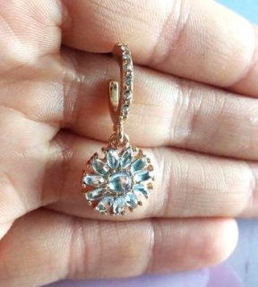 Puzetové kruhové náušnice kytička (BB830)