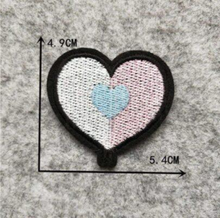 Nášivka srdce 4,9 x 5,4 cm (C105)