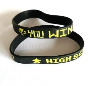 Silikonový náramek herní motiv černý (BC589)