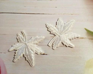 Nášivka Nažehlovačka javorový list bílý (C692)