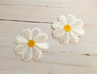 Nášivka Nažehlovačka kytička bílá (C702)