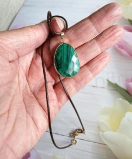 Minerální náhrdelník – broušený malachit oboustranný (X1852)