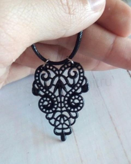 Šňůrkový náhrdelník s ozdobným přívěskem (BD889)