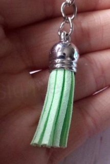 Přívěsek na klíče - kožený střapec zelený (D998)