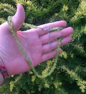 Olivínový tromlovaný náhrdelník 53 cm (X1908)