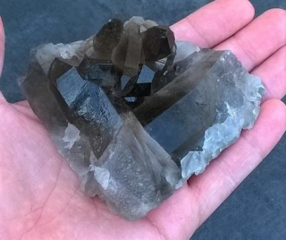 Kouřová záhněda srostlice 224 g (Brazílie) (X1912)