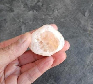 Růženín řez - surový s limonitem 90,2 g (Brazílie) (X1919)