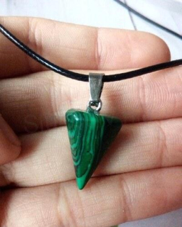 Minerální náhrdelník s malachitem ve tvaru šipky (X1943)