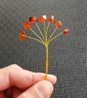 Větvička na strom štěstí karneol 16 cm (VAN26)