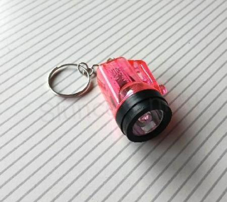 Kličenka, přívěšek mini kapesní sviticí baterka růžová (HB658)