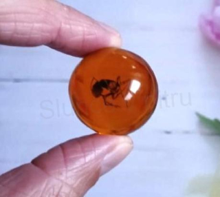 Jantarová kulička s hmyzem (X1968)