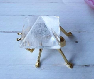 Broušená křišťálová pyramida 31 x 22 mm | 23 g (X1970)