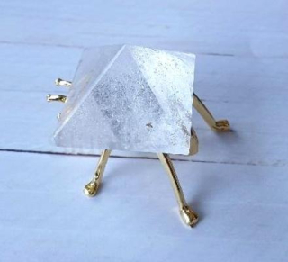 Broušená křišťálová pyramida 32 x 22 mm | 27 g (X1971)