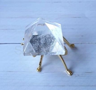 Broušená křišťálová pyramida 34 x 30 mm | 36 g (X1972)