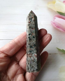 Yooperlit – UV ohnivý kámen, broušená špice 105 mm | 75 g (X1991)