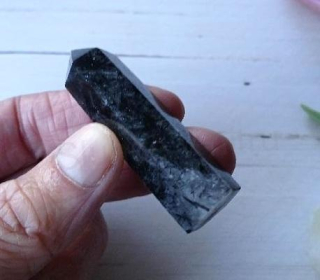 Turmalín v křemenu broušená špice 58 mm | 26 g (X1996)