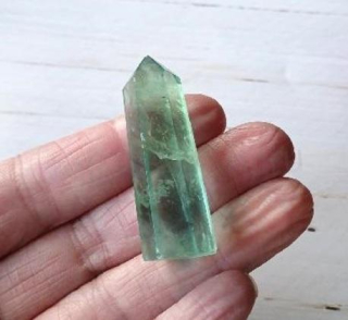 Fluorit zelený broušená špice 47 mm | 20,9 g (X2003)