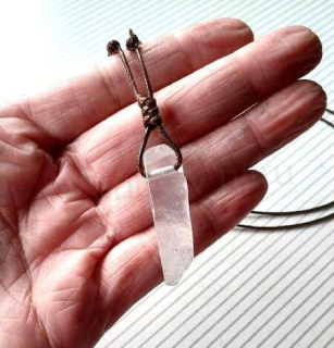 Křišťálový náhrdelník na nastavitelné šňůrce (X2019)