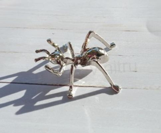 Kovový podstavec mravenec stříbrný (AE47)