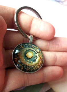 Klíčenka, přívěšek na klíče slunce s měsícem (H666)