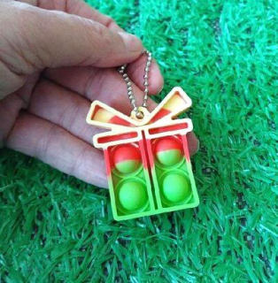 Klíčenka, přívěšek na klíče Fidget s Pop it Toys Krabička s mašlí zelená (D1107)