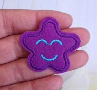 Nášivka, nažehlovačka hvězda fialová 4,4 cm (C736)