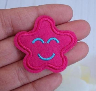 Nášivka, nažehlovačka hvězda tmavě růžová 4,4 cm (C740)