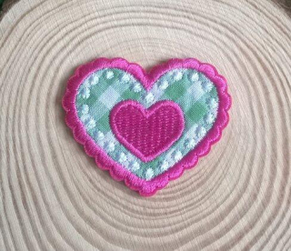 Nášivka, nažehlovačka srdce 5 x 4,1 cm (C759)