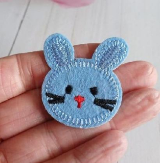 Nášivka, nažehlovačka králíček, zajíček světle modrý 4,4 x 4 cm (C785)