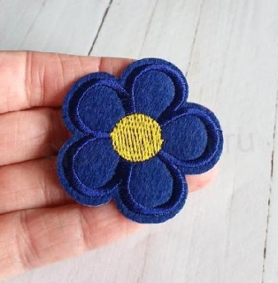 Nášivka kytička tmavě modrá 5,3 x 5,4 cm (C805)